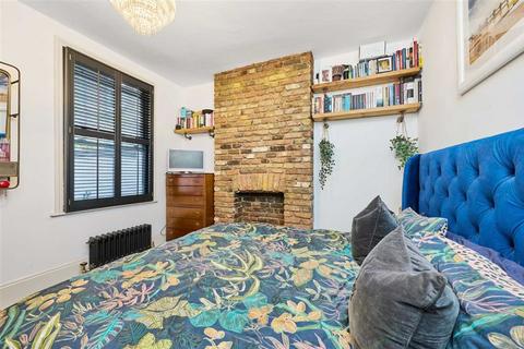 2 bedroom flat for sale, Leahurst Road, London SE13