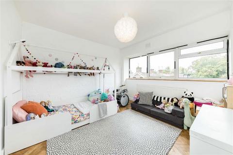 2 bedroom flat for sale, Fairby Road, London SE12