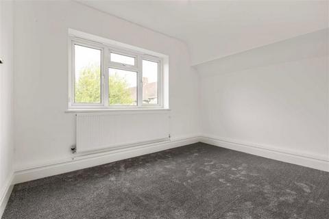138a Alnwick Road, London, SE12 9BS