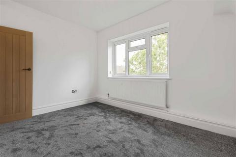 138a Alnwick Road, London, SE12 9BS