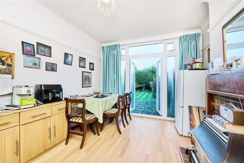 4 bedroom semi-detached house for sale, Hartsmead Road, London SE9