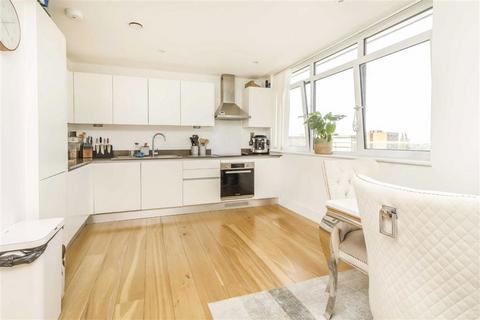 3 bedroom flat for sale, Grove Place, London SE9