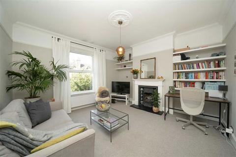 2 bedroom flat for sale, Lenham Road, London SE12