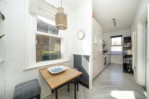 2 bedroom flat for sale, Lenham Road, London SE12