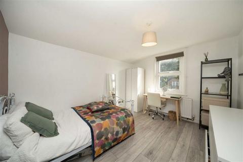 2 bedroom flat for sale, Lenham Road, London SE12