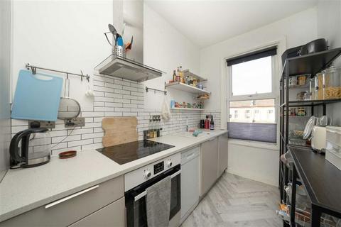 5b Lenham Road, London, SE12 8QN
