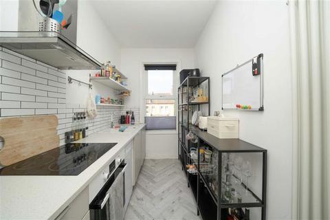 5b Lenham Road, London, SE12 8QN