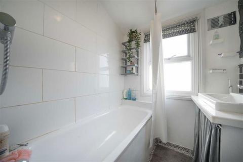 5b Lenham Road, London, SE12 8QN