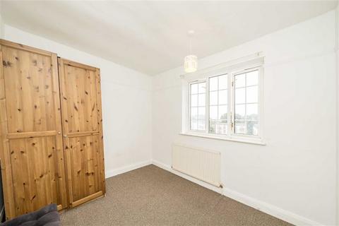 2 bedroom flat for sale, Amblecote Road, London SE12