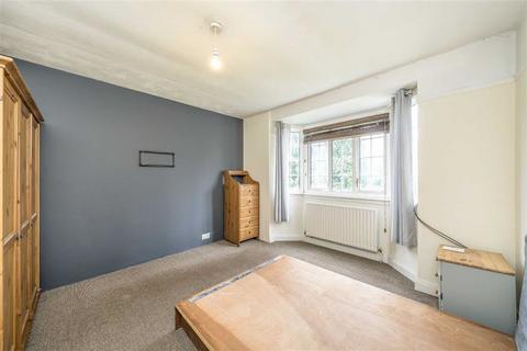 2 bedroom flat for sale, Amblecote Road, London SE12