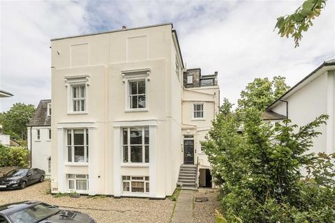 3 bedroom flat for sale, Lee Road, London SE3