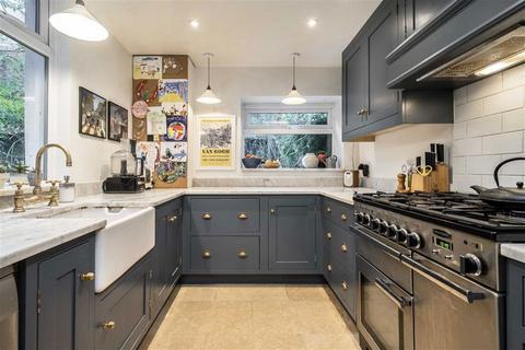 4 bedroom terraced house for sale, Leahurst Road, London SE13