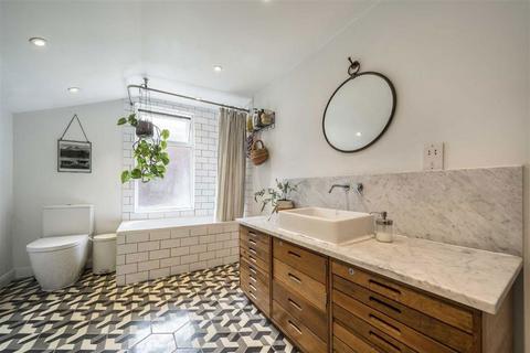132 Leahurst Road, London, SE13 5NN