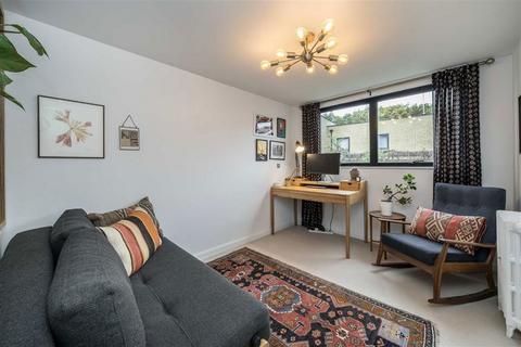 132 Leahurst Road, London, SE13 5NN