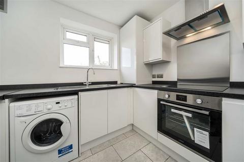 2 bedroom flat for sale, Ravens Way, London SE12