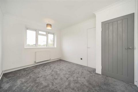 2 bedroom flat for sale, Ravens Way, London SE12