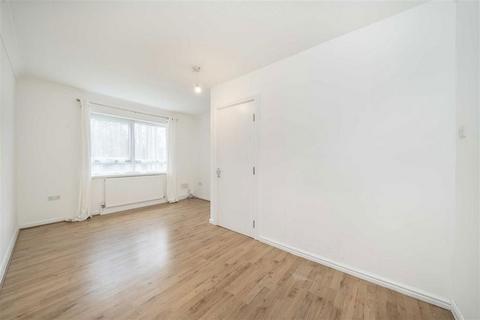 2 bedroom flat to rent, Chinbrook Road, London SE12