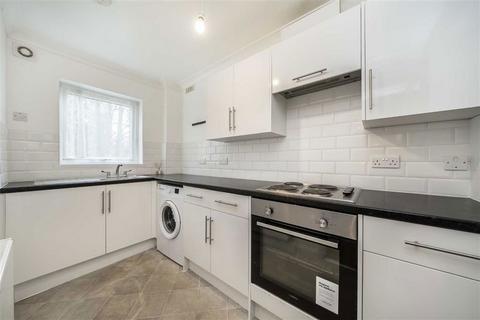 2 bedroom flat to rent, Chinbrook Road, London SE12