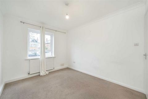 2 bedroom flat to rent, Chinbrook Road, London SE12