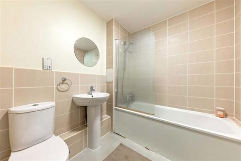 2 bedroom flat to rent, Baring Road, London SE12