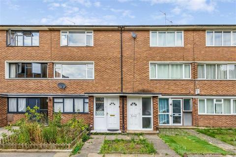 2 bedroom maisonette for sale, Courtlands Avenue, London SE12