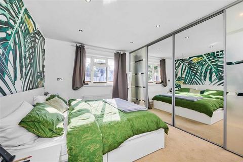 4 bedroom semi-detached house for sale, Chinbrook Road, London SE12