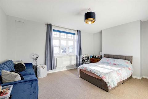 2 bedroom flat to rent, Marvels Lane, London SE12