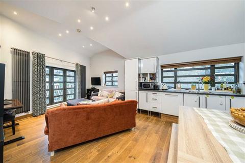 2 bedroom end of terrace house for sale, Meadowcourt Road, London SE3