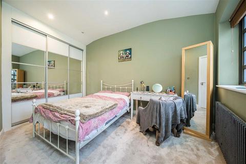 2 bedroom end of terrace house for sale, Meadowcourt Road, London SE3