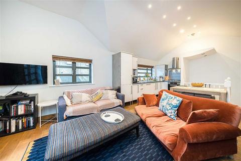 2 bedroom end of terrace house for sale, Meadowcourt Road, London SE3