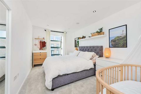 1 bedroom flat for sale, Pages Walk, London SE1