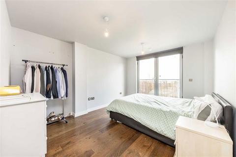 2 bedroom flat to rent, Long Lane, London SE1