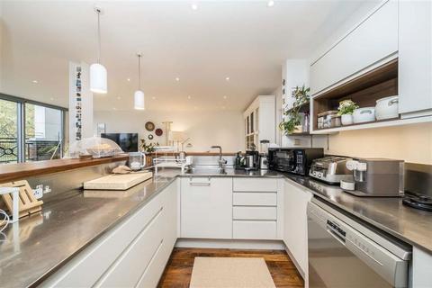 3 bedroom flat for sale, Waterloo Road, London SE1