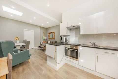 1 bedroom flat for sale, Cambridge Avenue, London NW6