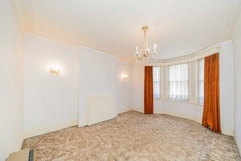 3 bedroom flat for sale, Castellain Road, Maida Vale W9