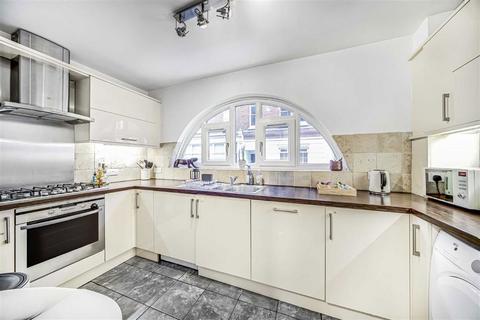 2 bedroom flat for sale, Daventry Street, London NW1