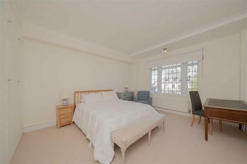 3 bedroom flat for sale, Portland Place, London W1B