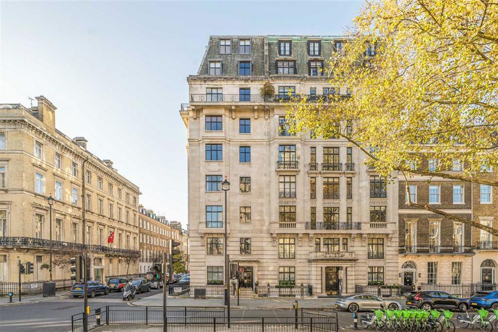 Portland Place, London W1B 3 bed flat - £13,000 pcm (£3,000 pw)
