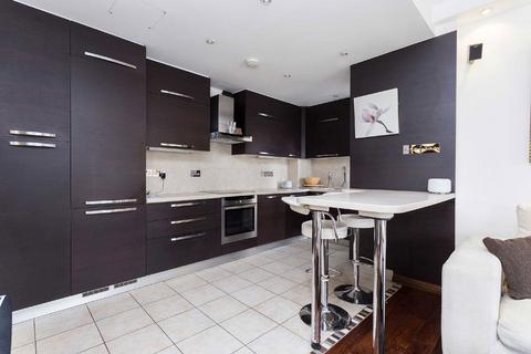 2 bedroom flat to rent, Hertford Street, London W1J