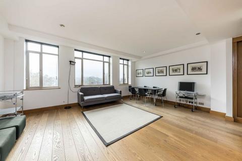 Studio to rent, Pall Mall, London SW1Y