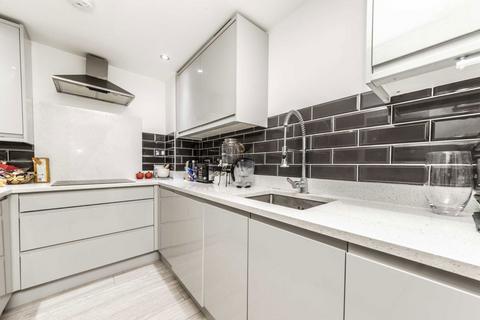 2 bedroom flat for sale, Colney Hatch Lane, London N10