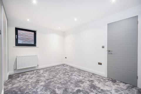 2 bedroom flat for sale, Colney Hatch Lane, London N10