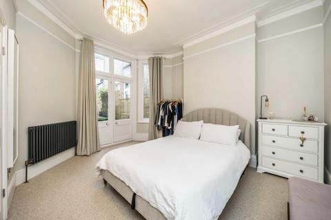 3 bedroom flat for sale, Hillfield Park, London N10