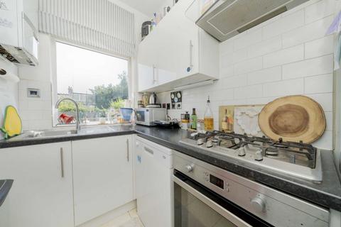 2 bedroom flat for sale, Coniston Road, London N10