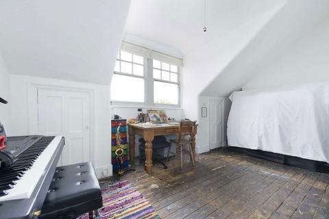 2 bedroom flat for sale, Muswell Hill Road, London N10