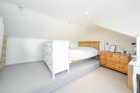 2 bedroom flat for sale, Denmark Terrace, London N2