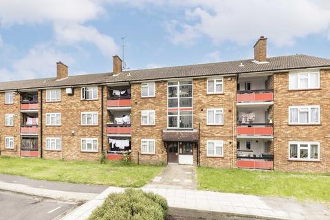 3 bedroom flat for sale, Norfolk Close, London N2