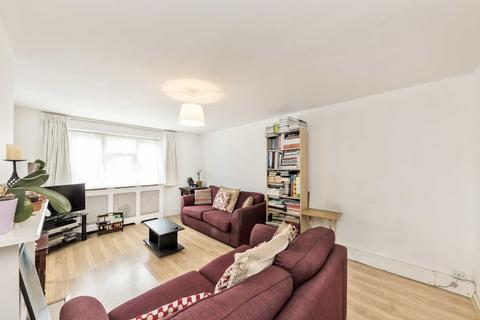 3 bedroom flat for sale, Norfolk Close, London N2