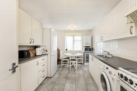 3 bedroom flat for sale, Norfolk Close, London N2