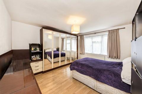 3 bedroom flat for sale, Norfolk Close, London N2